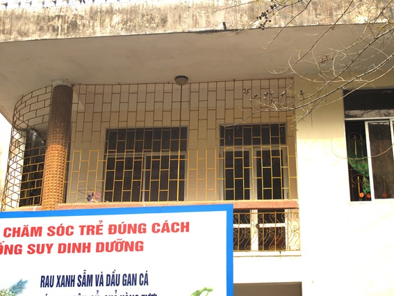 Bé 3 tuổi chấn thương nặng do ngã từ ban công trường mầm non ảnh 2